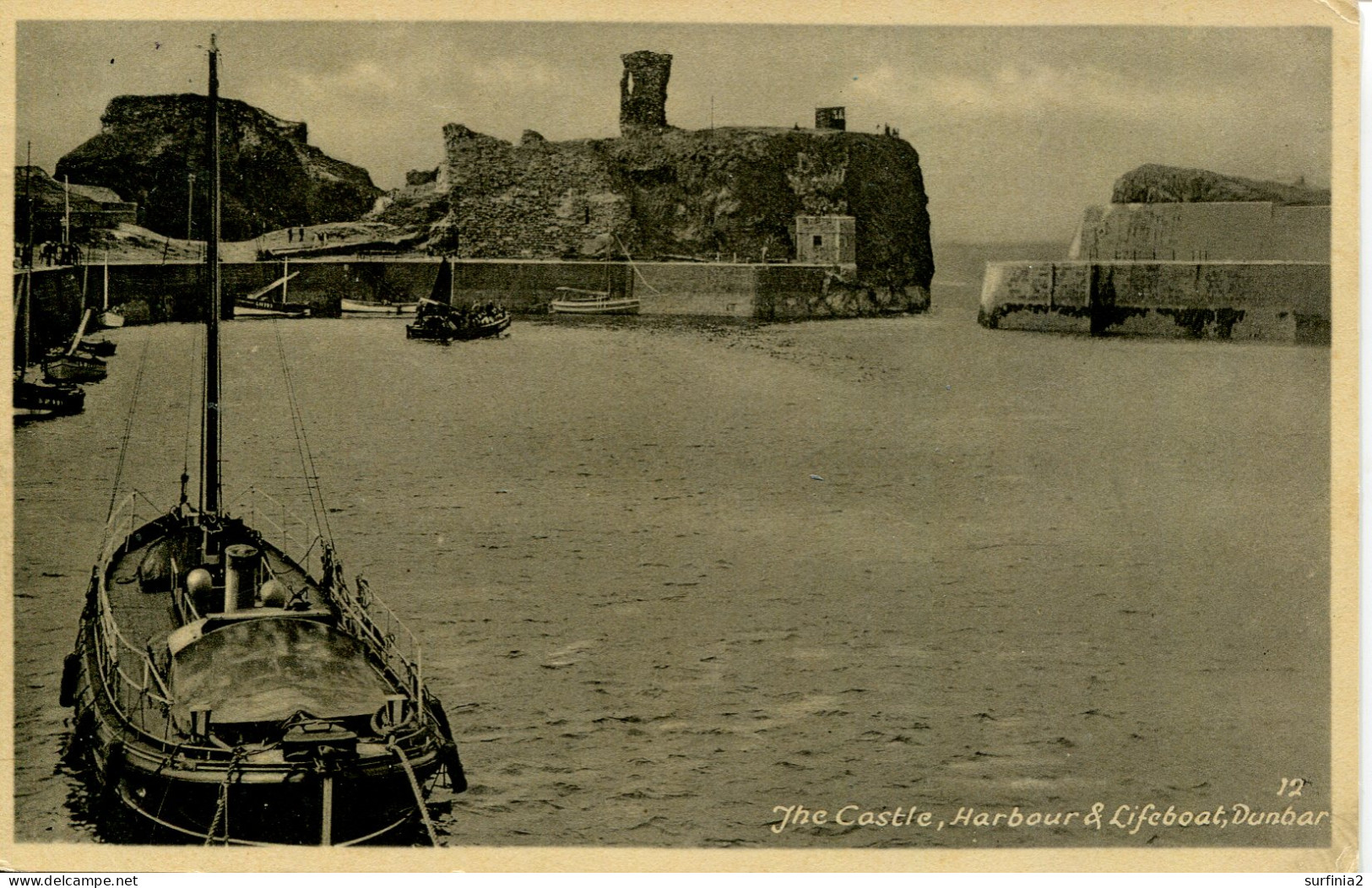 EAST LOTHIAN - THE CASTLE HARBOUR AND LIFEBOAT, DUNBAR Elo52 - East Lothian