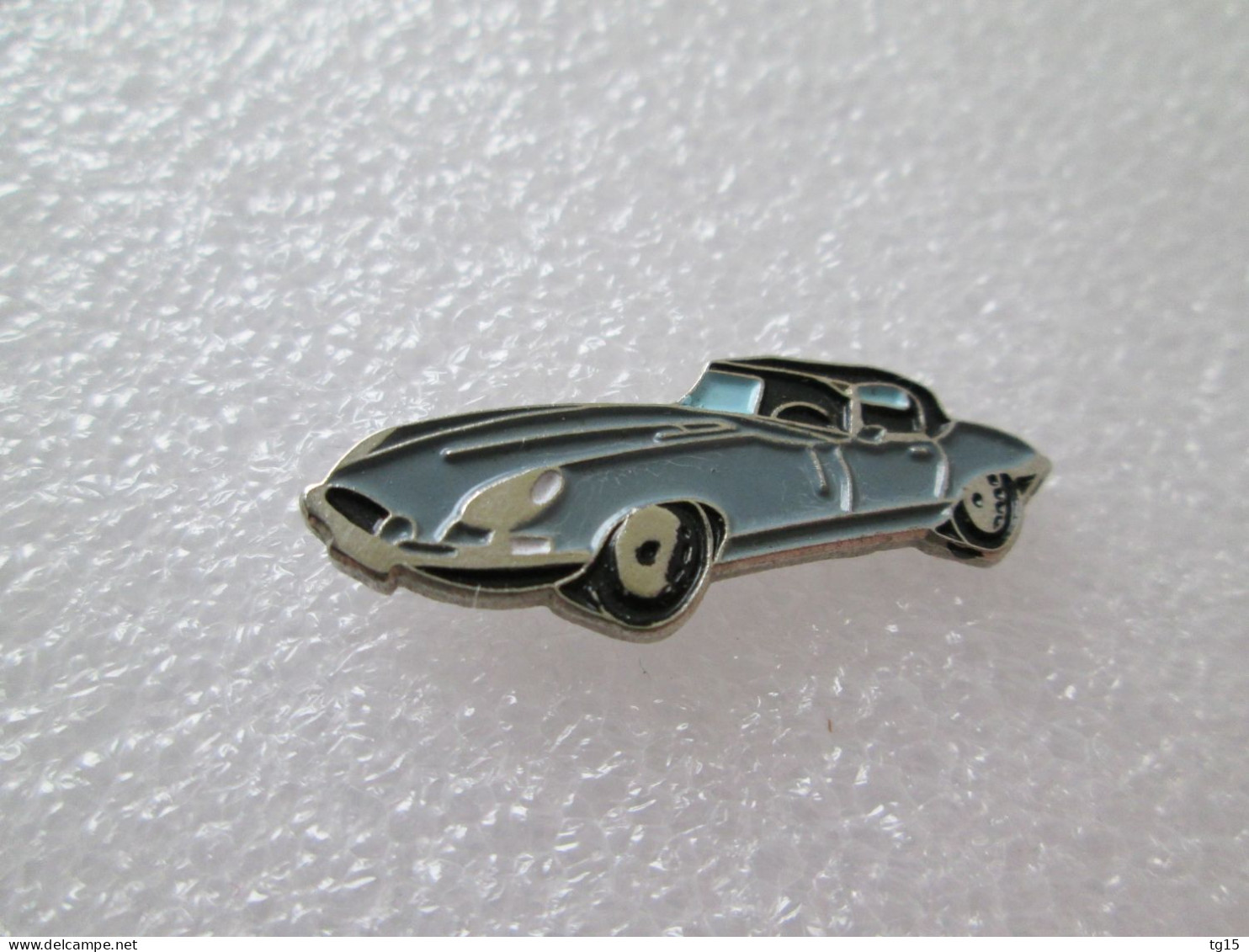 PIN'S    JAGUAR   TYPE  E - Jaguar