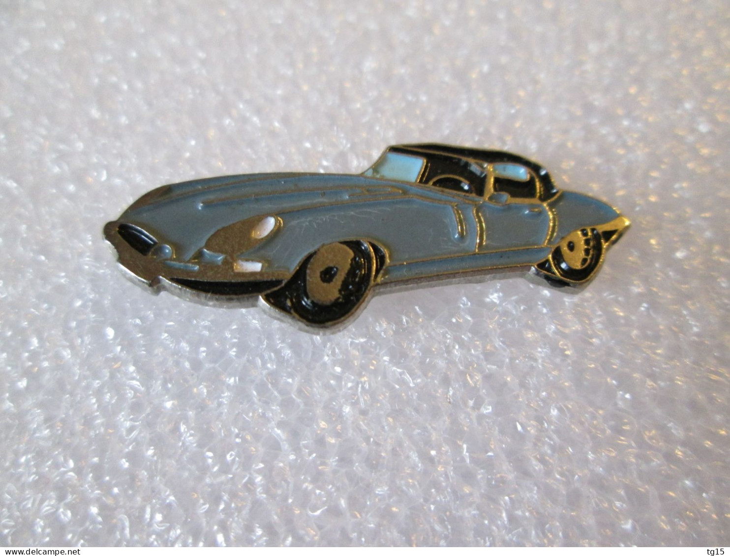 PIN'S    JAGUAR   TYPE  E - Jaguar