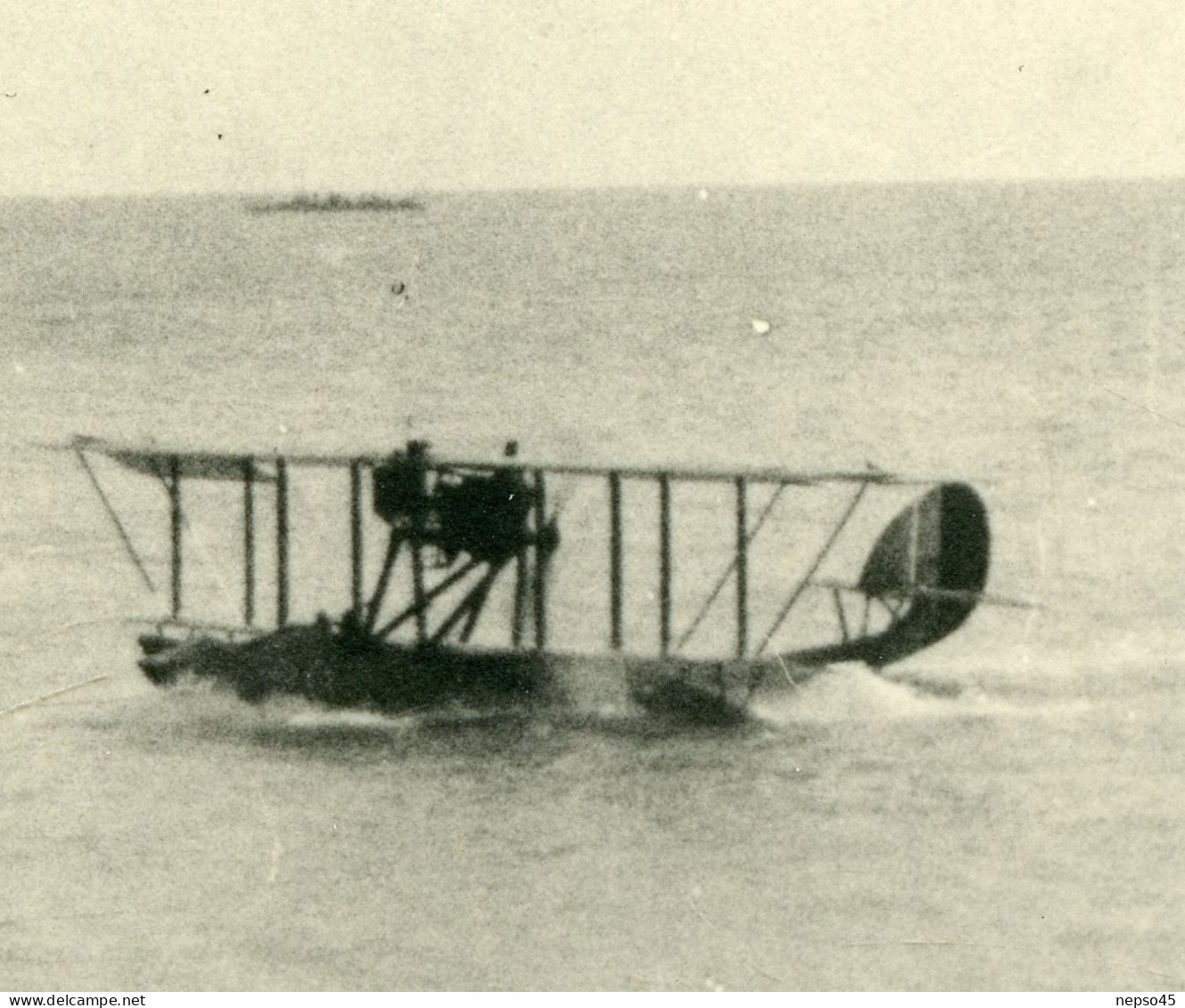 Aviation.Avion.Hydravion à L'ancre  En Bordure De Plage.Collection J.F.Oller. - Aviation