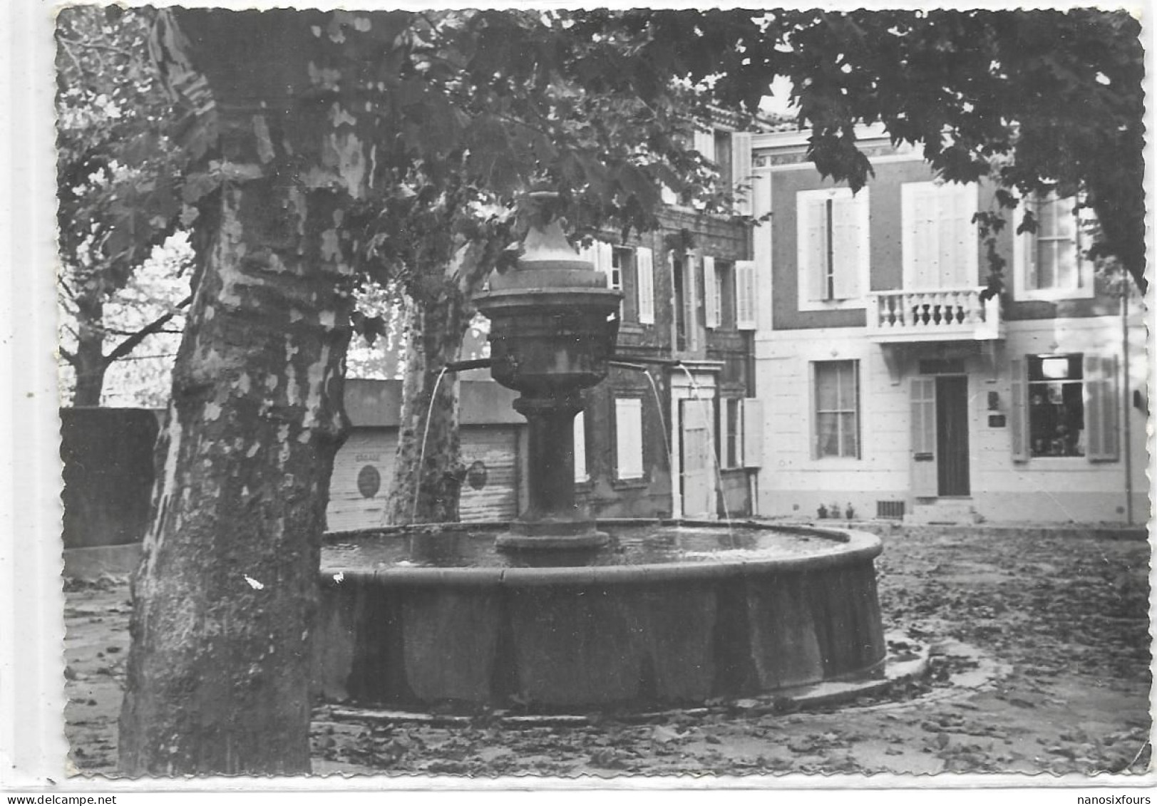 D 83. NANS LES PINS. PLACE DE VERDUN.  CARTE ECRITE - Nans-les-Pins