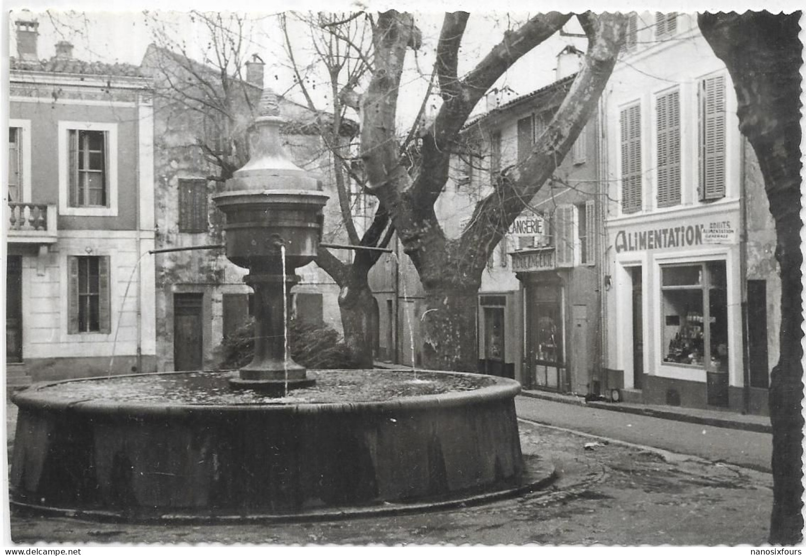 D 83. NANS LES PINS. PLACE DE LA VICTOIRE CARTE ECRITE - Nans-les-Pins