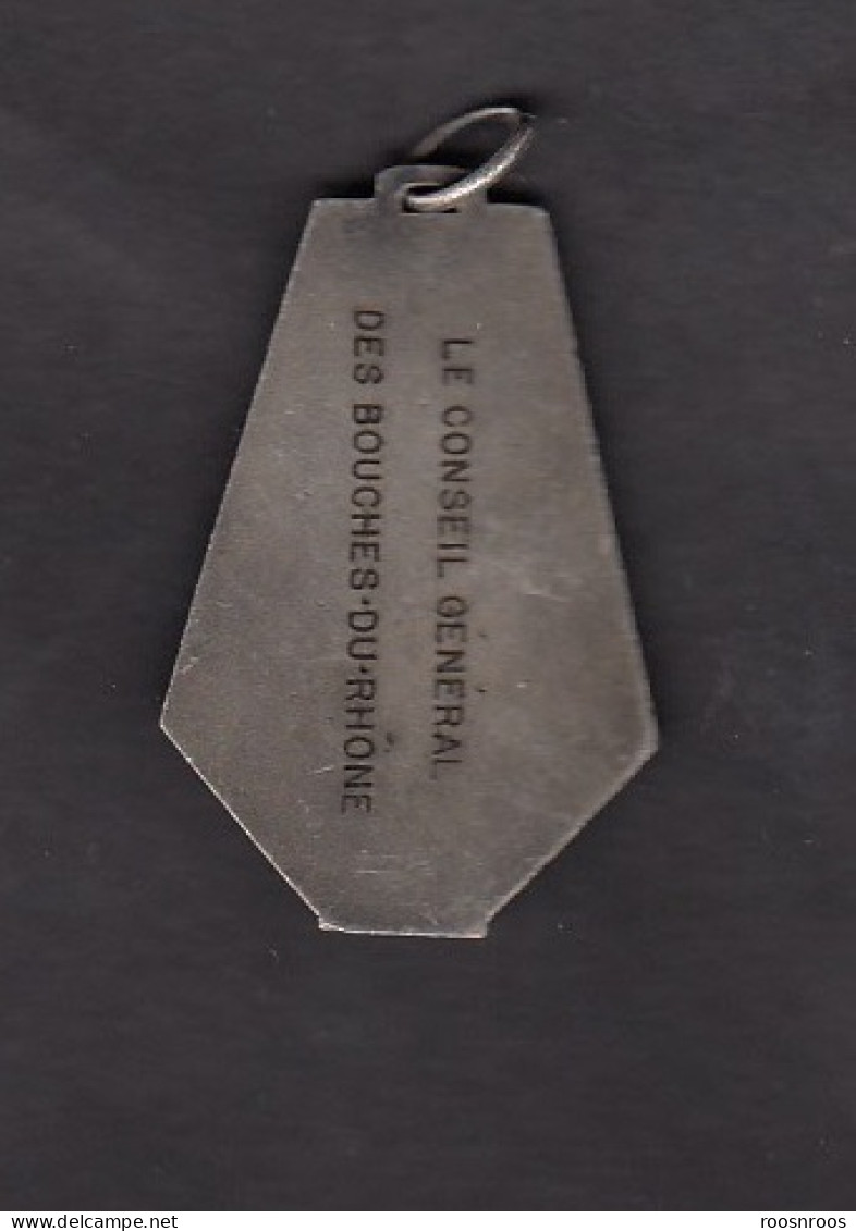 GYMNASTIQUE - PETITE MEDAILLE METAL - CONSEIL GENERAL DES BOUCHES DU RHONE - Gymnastik