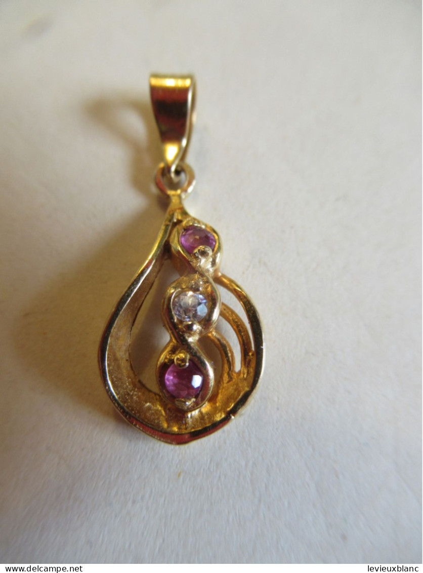 Petit Pendentif / Charmant Petit Bijou /plaqué OR/  Avec 2 Petites Verroteries/   Fin  XXéme          BIJ157 - Anhänger