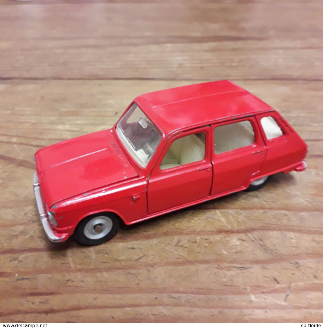 JOUET . DINKY TOYS. " RENAULT 6 " - Réf. N°29J - - Dinky