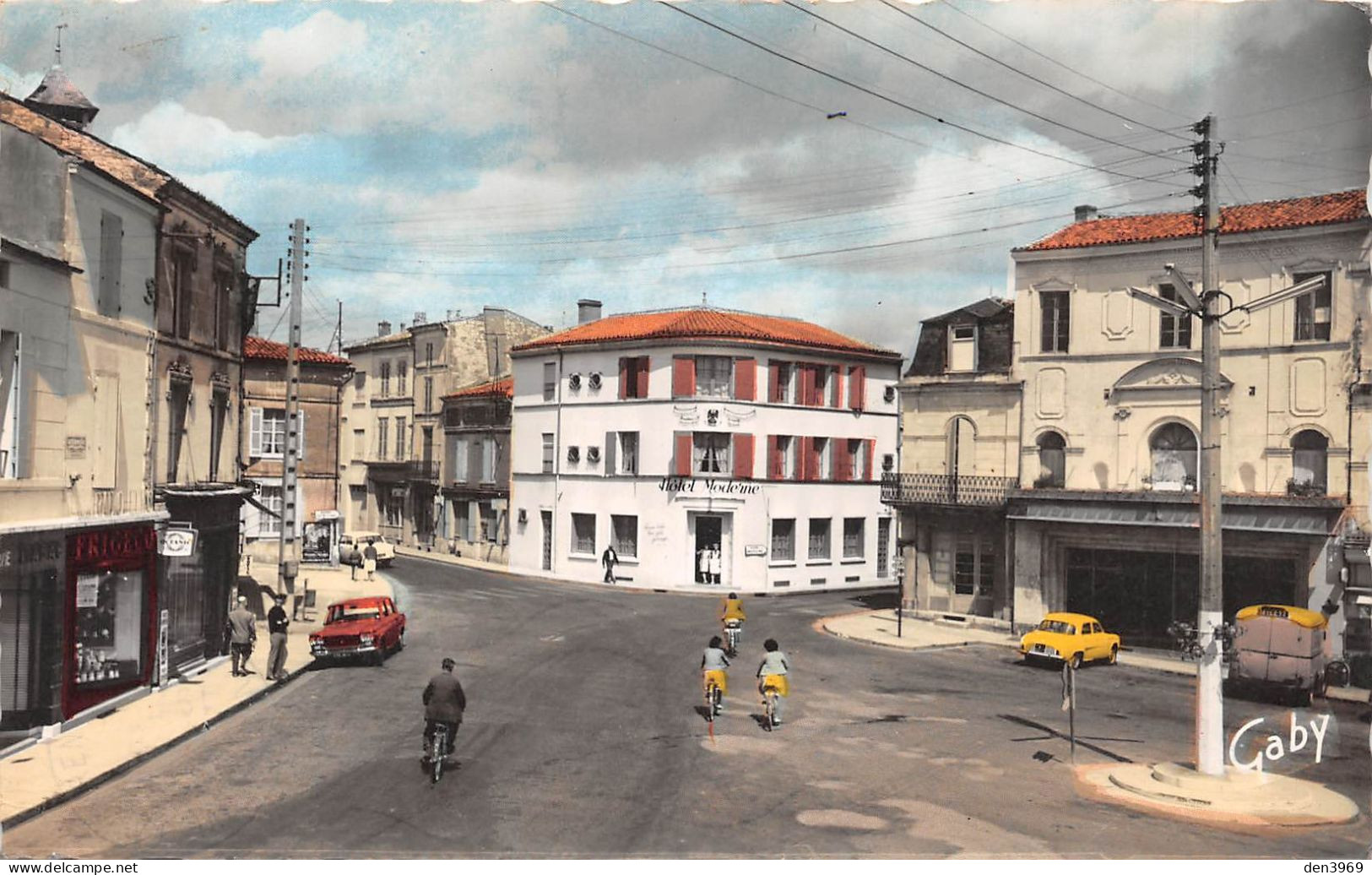 MATHA (Charente-Maritime) - Place Samson - Hôtel Moderne - Voyagé 1965 (2 Scans) Piron, 35 Rue Vve Lacroix, La Garenne - Matha