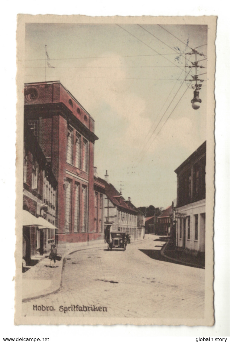 DH1462 - HOBRA - SPRITFABRIKEN - STREET SCENE WITH CAR - Denmark