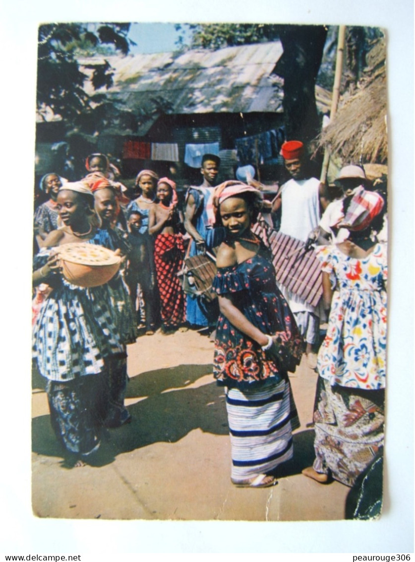 AFRIQUE/AFRIQUE EN COULEURS: La Danse Au Village        CPSM - Non Classés