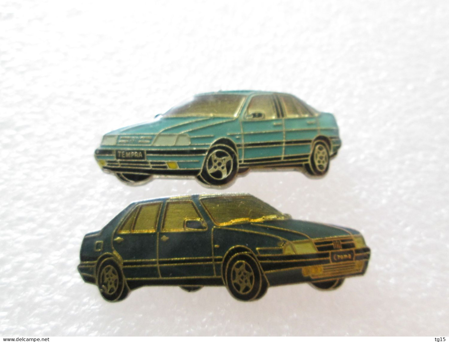 PIN'S   LOT  2  FIAT  TEMPRA  ET  CROMA - Fiat