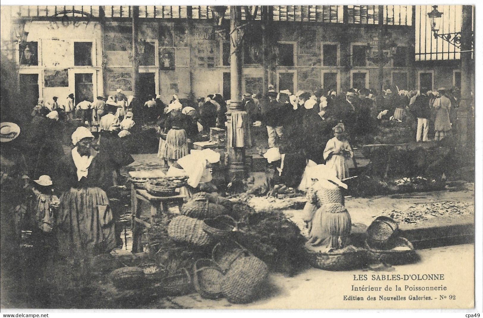 85     LES  SABLES  D' OLONNE   INTERIEUR  DE  LA  POISSONNERIE - Sables D'Olonne