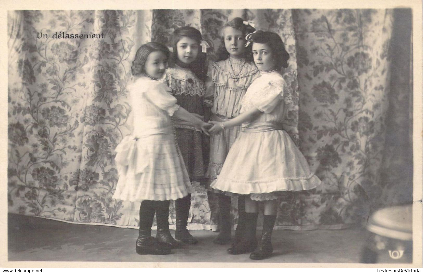 FANTAISIE - Groupe D'Enfants - Un Délassement - Filettes  - Carte Postale Ancienne - Children And Family Groups