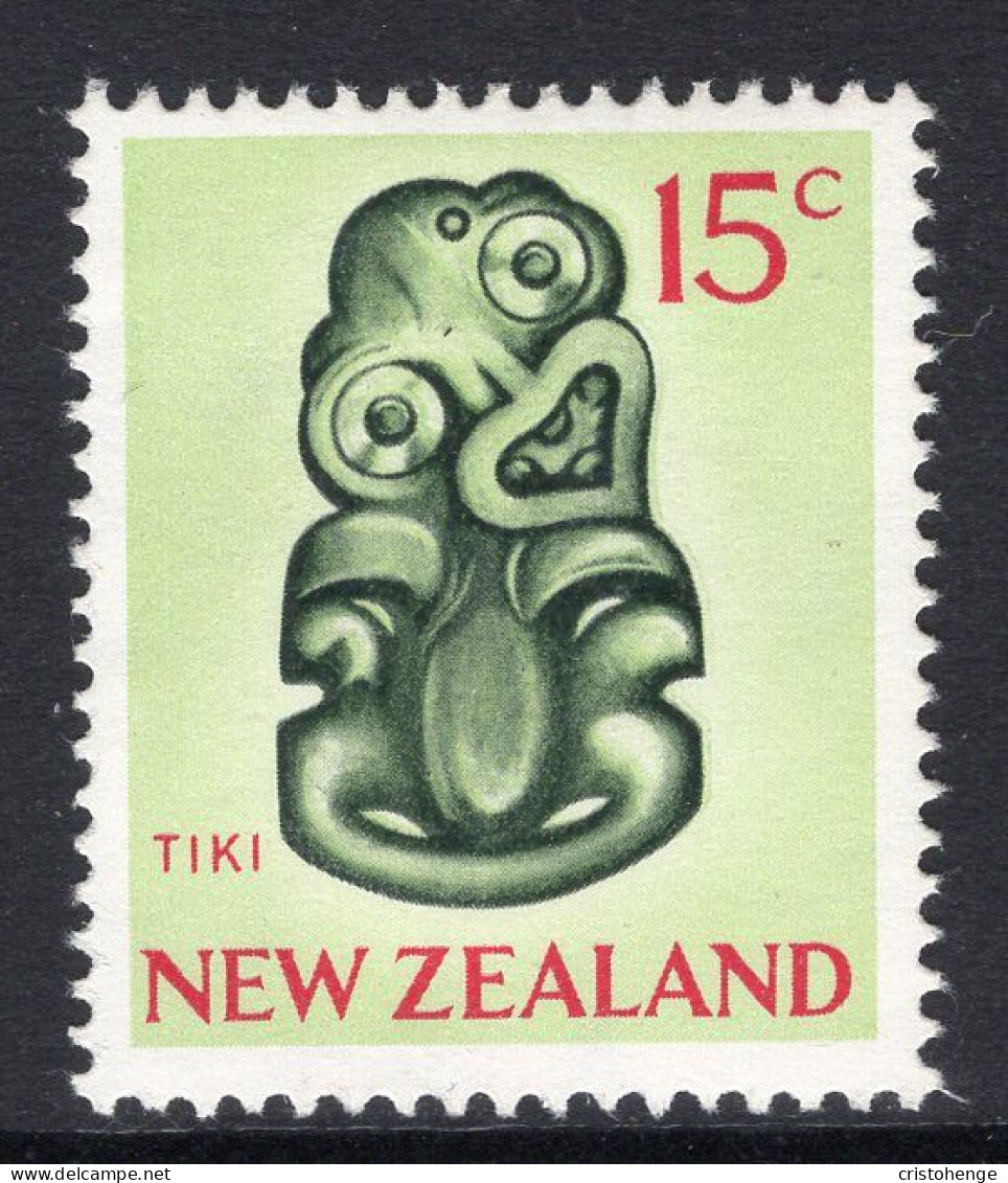 New Zealand 1967-70 Decimal Pictorials - 15c Tiki HM (SG 874) - Neufs