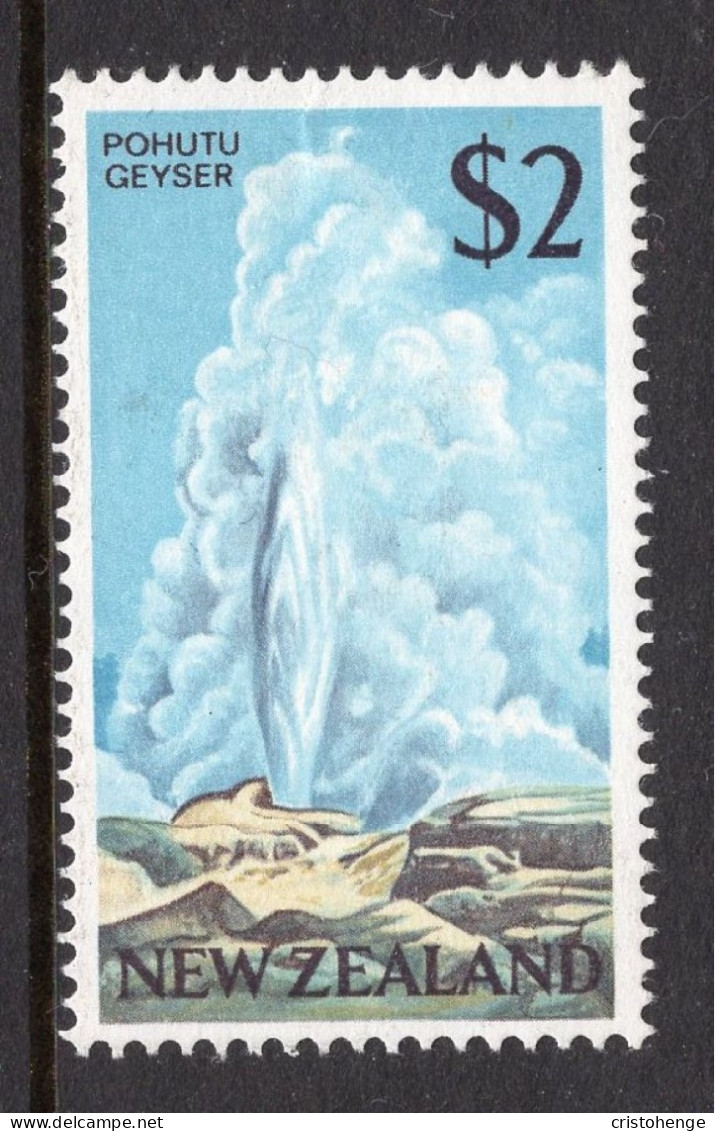 New Zealand 1967-70 Decimal Pictorials - $2 Pohutu Geyser HM (SG 879) - Nuevos