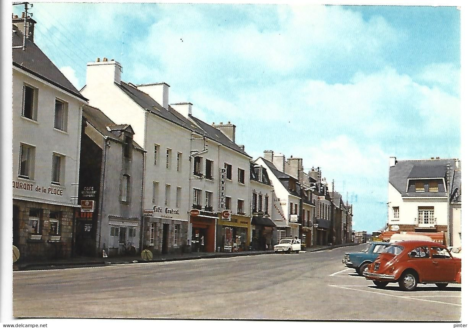 PLUVIGNER - La Place Du Marché - Pluvigner