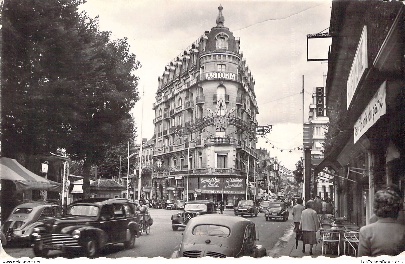 FRANCE - 03 - VICHY - Place Victor Hugo - Carte Postale Ancienne - Vichy