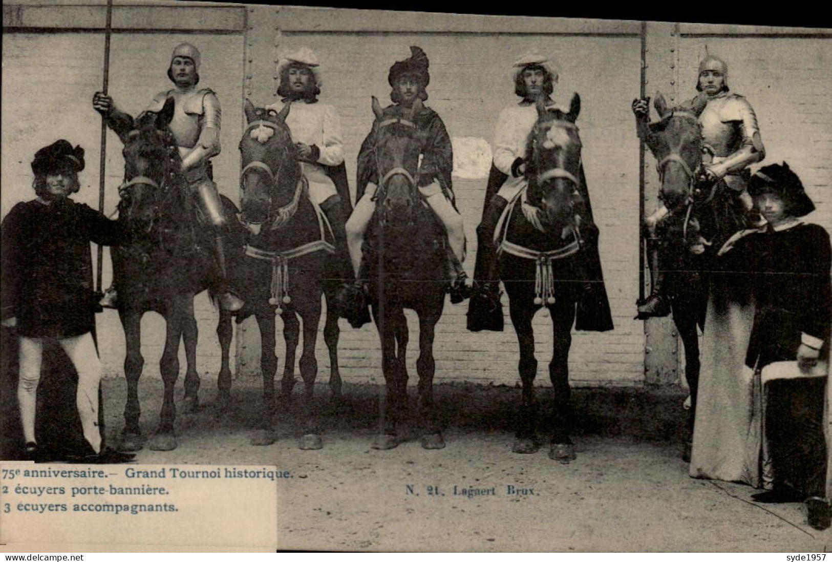 75e Anniv. De L'Indépendance Belge, Grand Tournoi Historique, écuyers Porte-bannière Et écuyer Accompagnants - Feesten En Evenementen