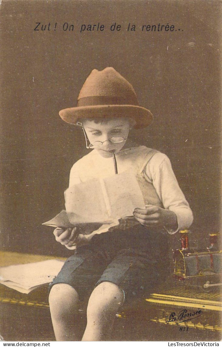 ENFANTS - Photo D'enfant - Garçon - Zut ! On Parle De La Rentrée.. - Chapeau - Lunette - Carte Postale Ancienne - Altri & Non Classificati