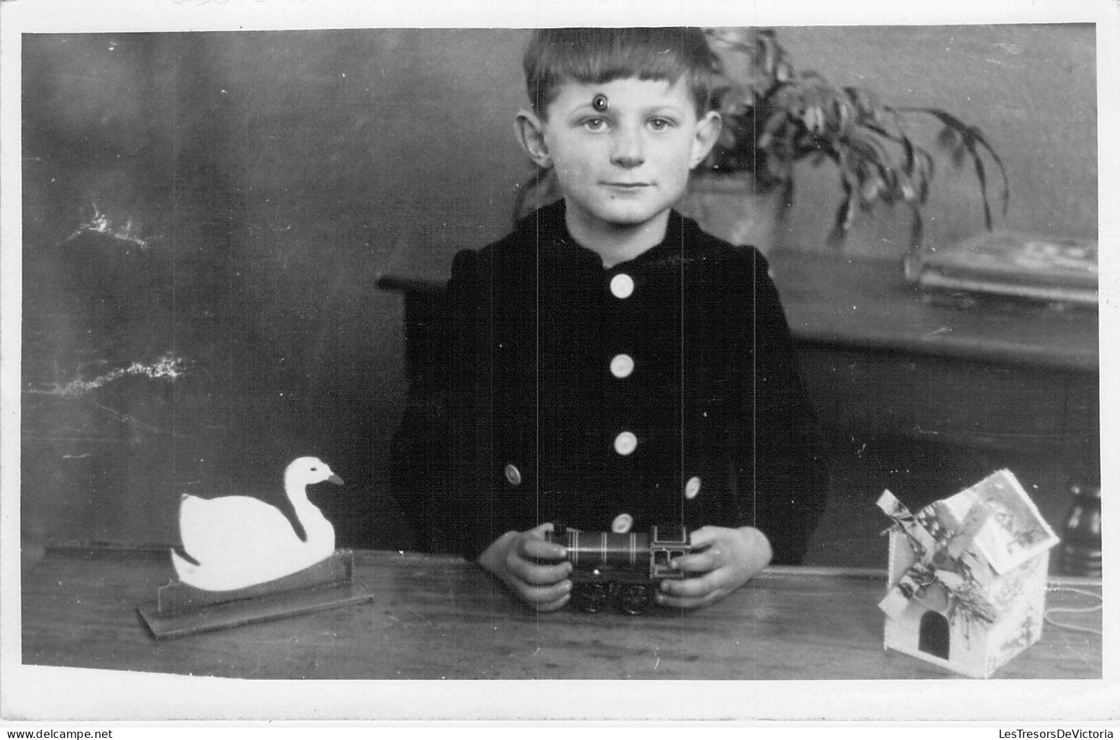 ENFANTS - Portrait - Garçon - Cygne - Maisonnette - Wagon - Carte Postale Ancienne - Portraits