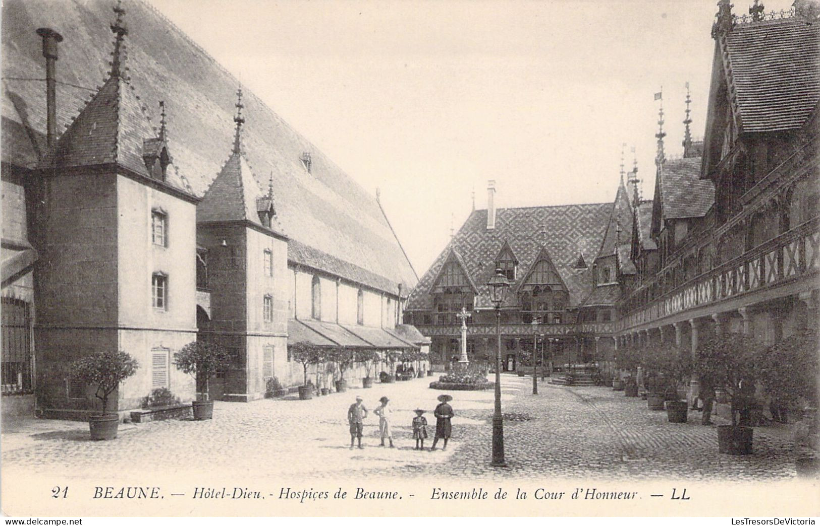 FRANCE - BEAUNE - Hôtel Dieu - Hospices De Beaune - Ensemble De La Cour D'Honneur - Carte Postale Ancienne - Beaune