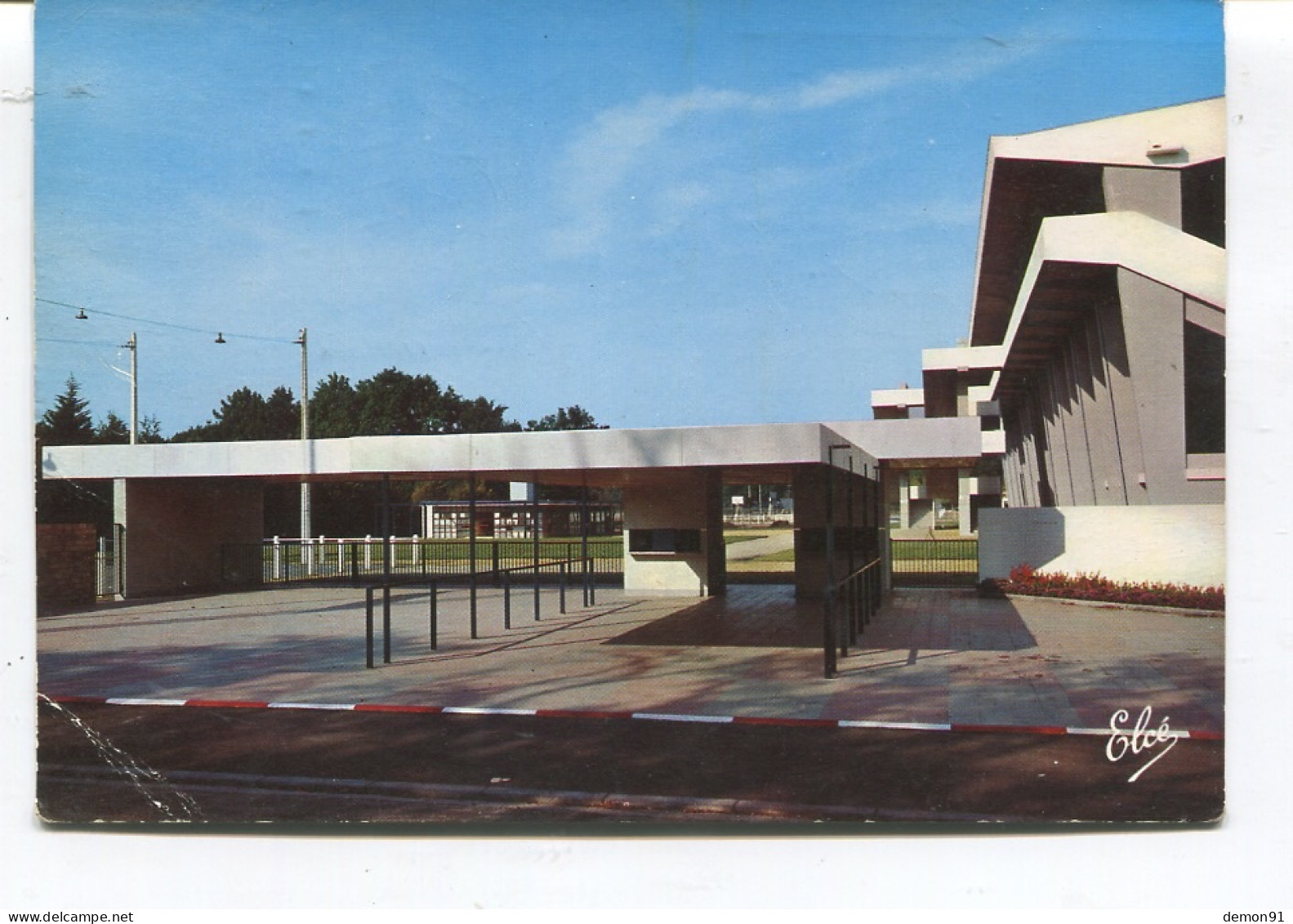 CPSM GF- MERIGNAC - L'entrée Du Stade Municipal - - Merignac