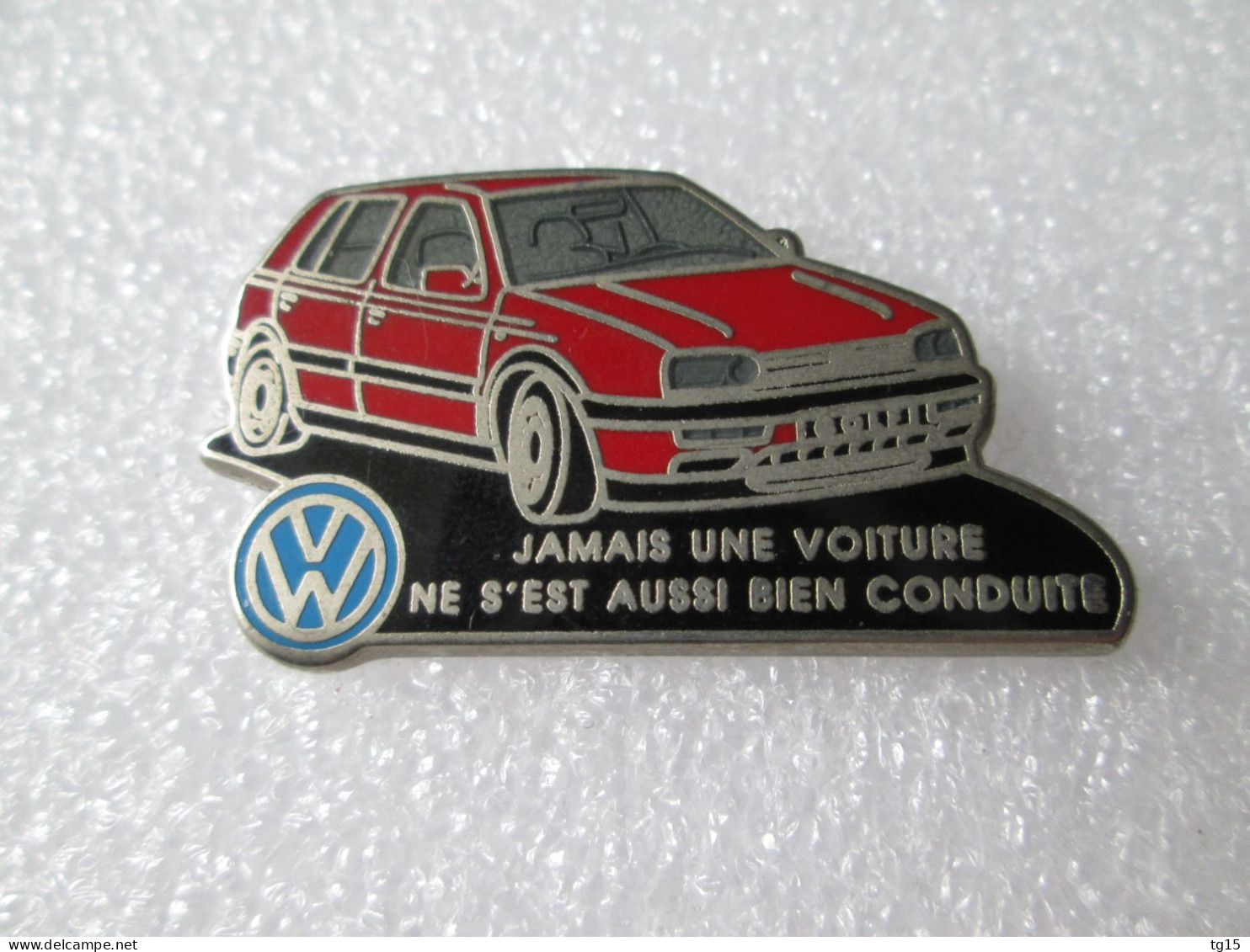 PIN'S    VOLKSWAGEN  GOLF 3  Zamak  DECAT - Volkswagen