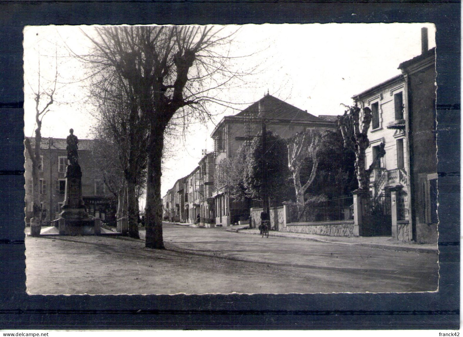 42. Saint Germain Laval. Place De La Génétine. Cpsm Petit Format - Saint Germain Laval