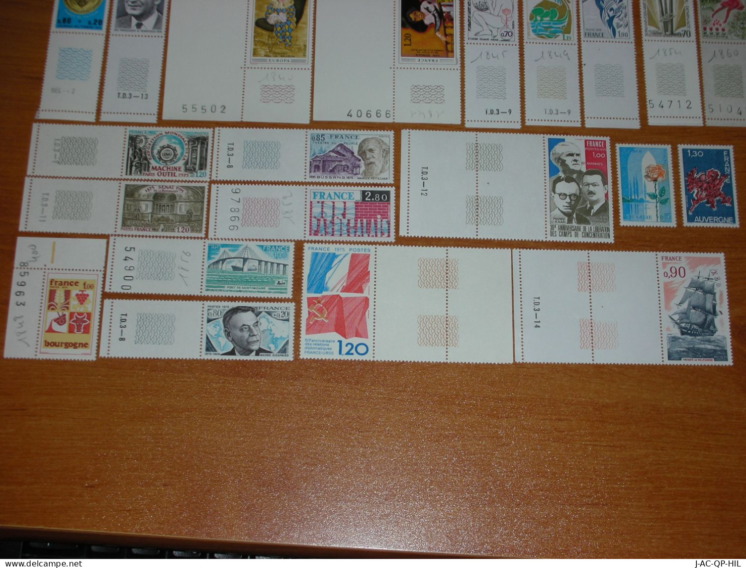 FRANCE ANNEE COMPLETE 1975 28 Timbres NEUFS Du N° 1830 à 1862 + BORD DE FEUILLE  NUMEROTE - 1970-1979