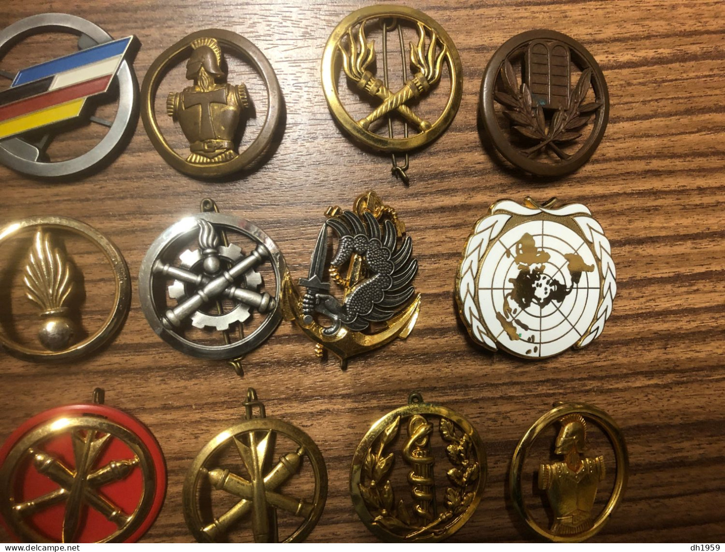 env. 142 INSIGNES INSIGNE MILITAIRE DRAGO FRAISSE PINS TROUPES ARMEE COLLECTION LOT