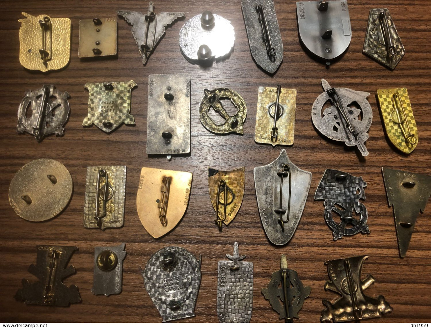 env. 142 INSIGNES INSIGNE MILITAIRE DRAGO FRAISSE PINS TROUPES ARMEE COLLECTION LOT