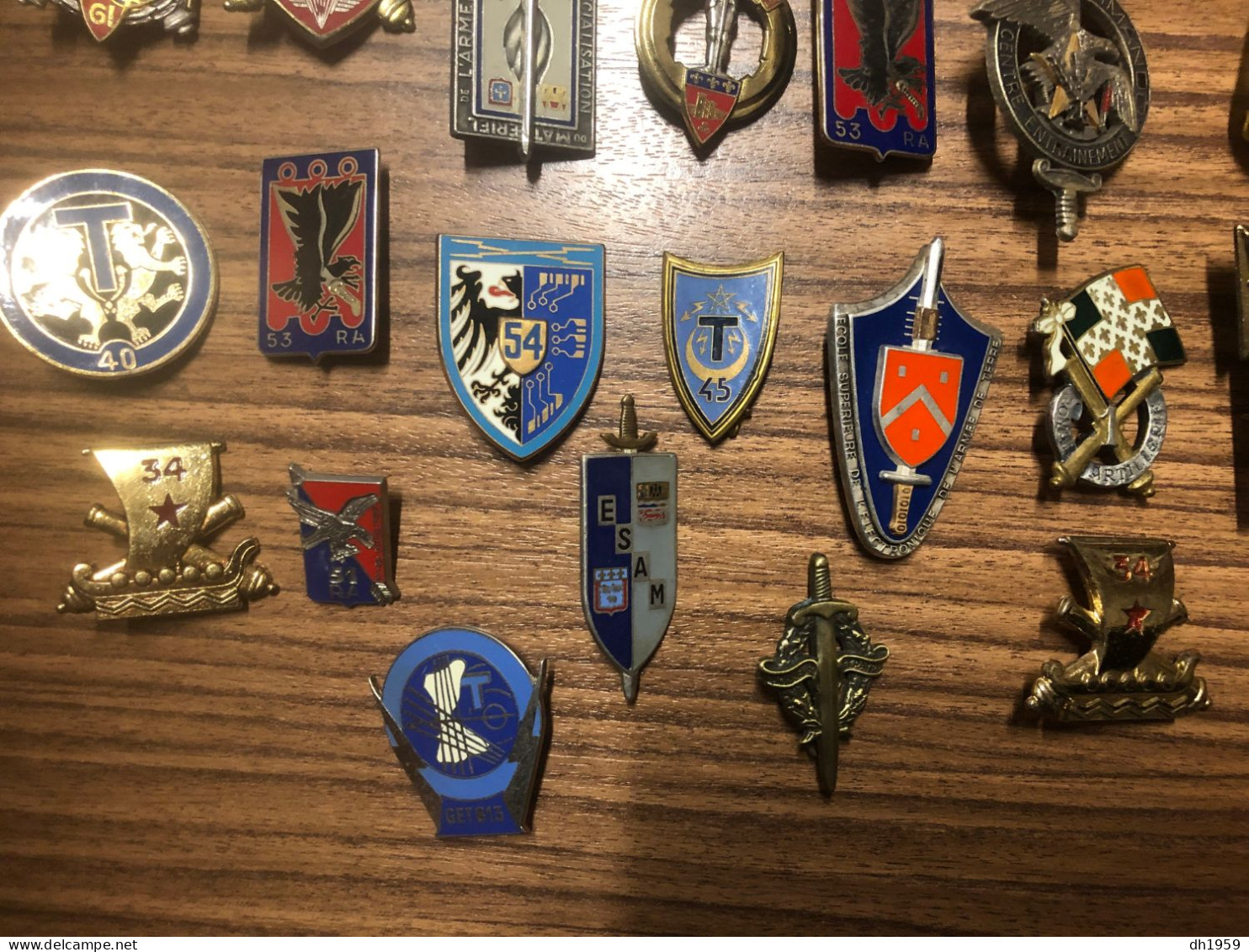 env. 142 INSIGNES INSIGNE MILITAIRE DRAGO FRAISSE PINS TROUPES ARMEE COLLECTION LOT