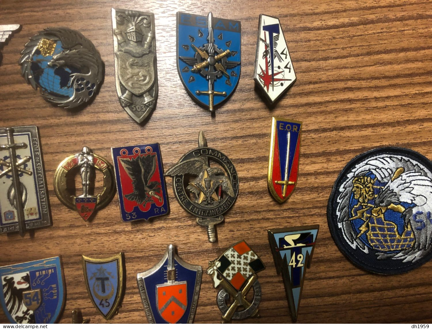 env. 142 INSIGNES INSIGNE MILITAIRE DRAGO FRAISSE PINS TROUPES ARMEE COLLECTION LOT