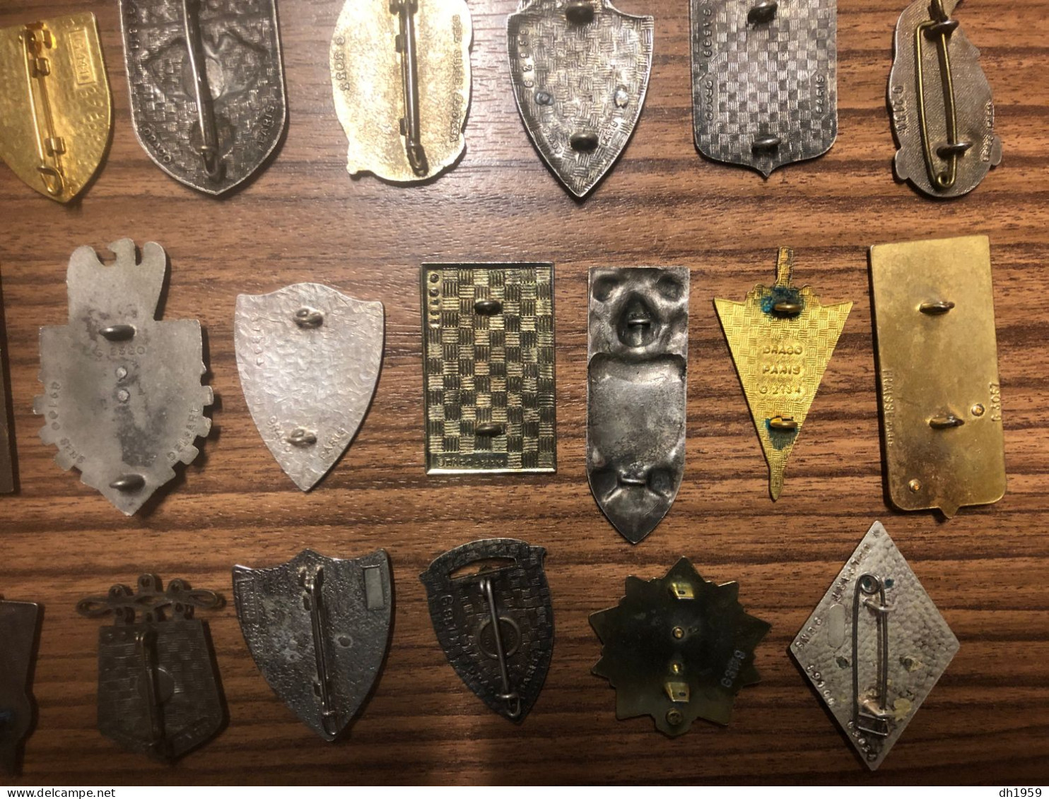 env. 142 INSIGNES INSIGNE MILITAIRE DRAGO FRAISSE PINS TROUPES ARMEE COLLECTION LOT