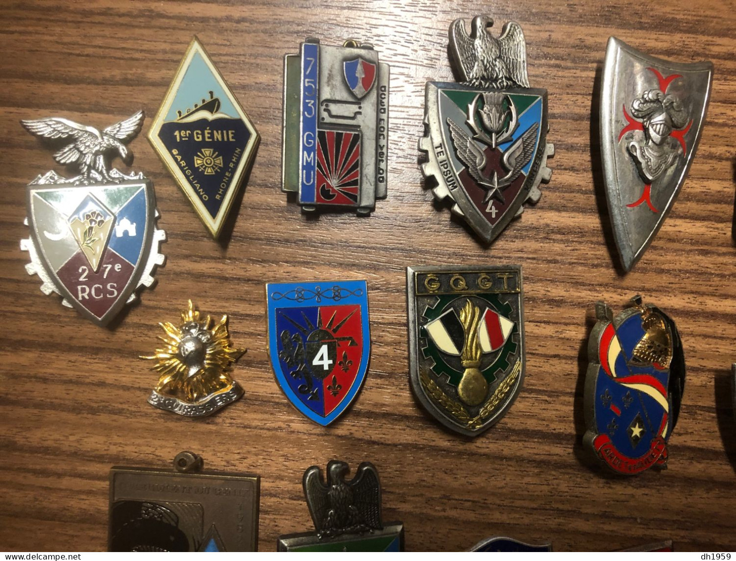env. 142 INSIGNES INSIGNE MILITAIRE DRAGO FRAISSE PINS TROUPES ARMEE COLLECTION LOT