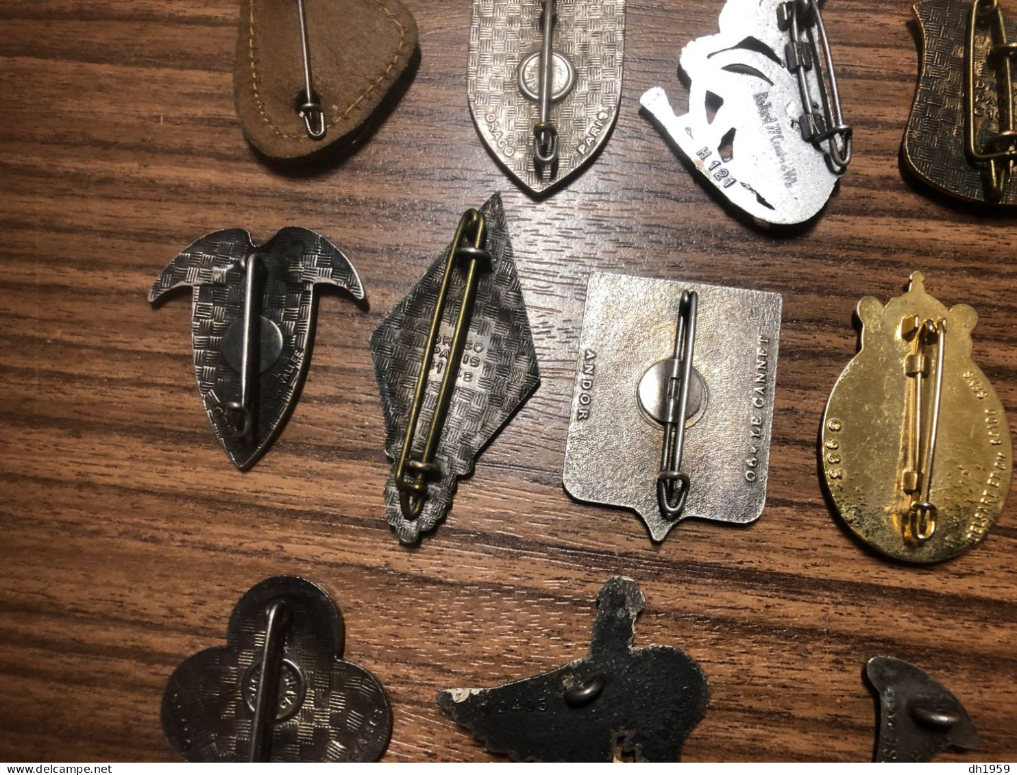env. 142 INSIGNES INSIGNE MILITAIRE DRAGO FRAISSE PINS TROUPES ARMEE COLLECTION LOT