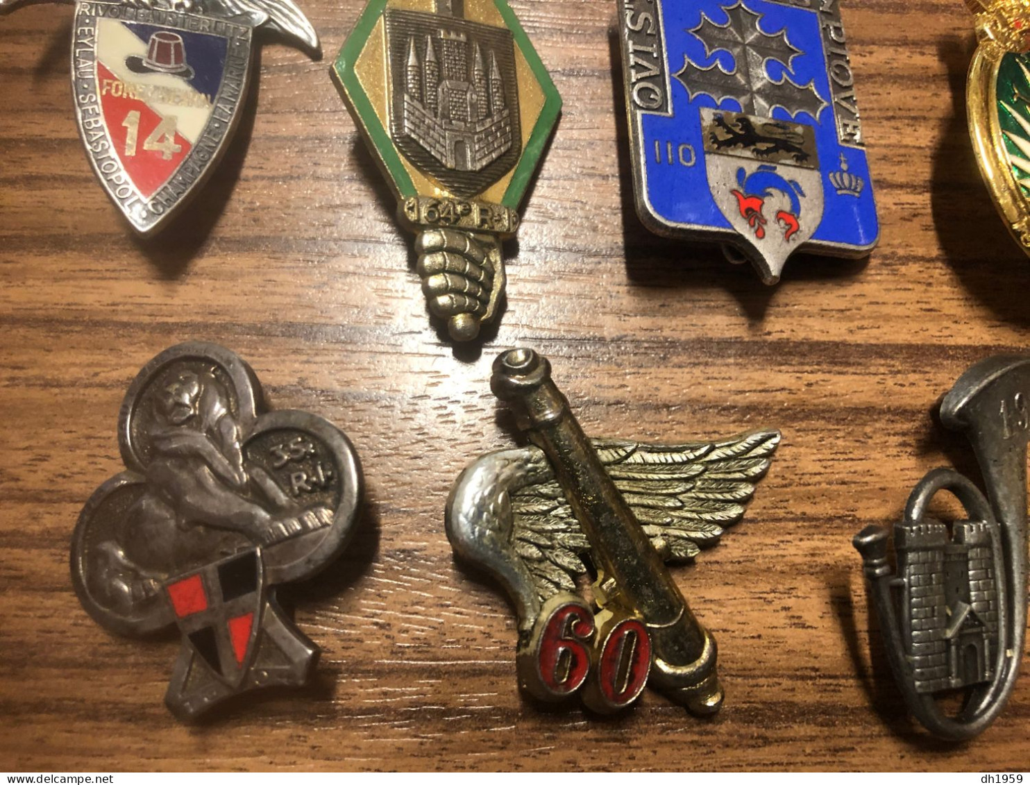 env. 142 INSIGNES INSIGNE MILITAIRE DRAGO FRAISSE PINS TROUPES ARMEE COLLECTION LOT