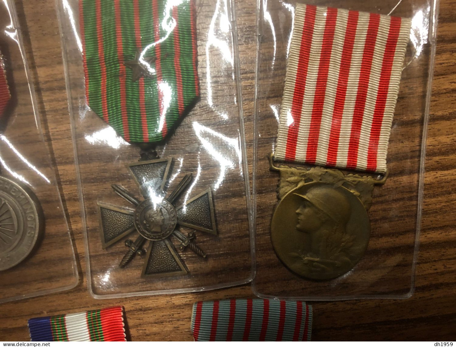 env. 142 INSIGNES INSIGNE MILITAIRE DRAGO FRAISSE PINS TROUPES ARMEE COLLECTION LOT