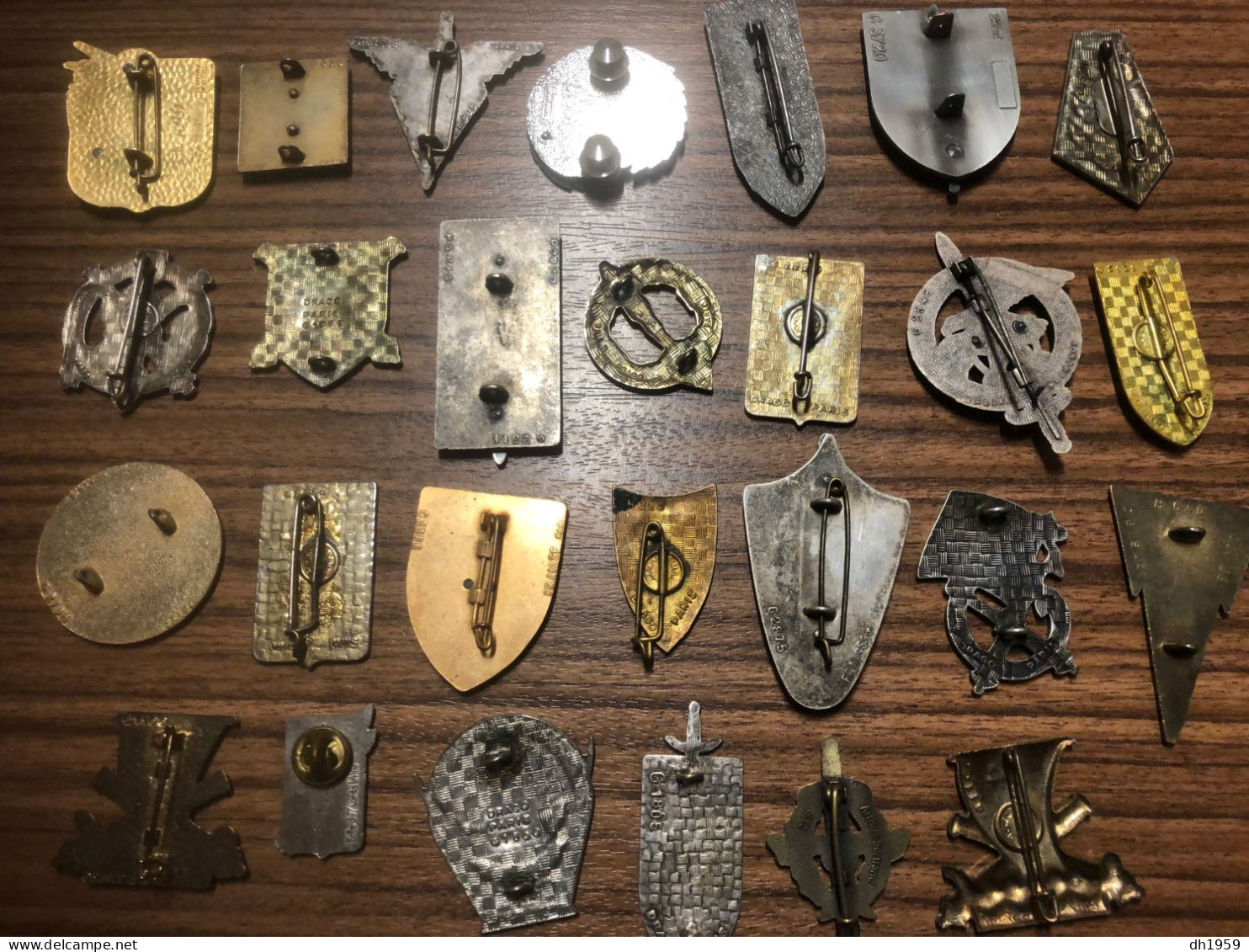 env. 142 INSIGNES INSIGNE MILITAIRE DRAGO FRAISSE PINS TROUPES ARMEE COLLECTION LOT