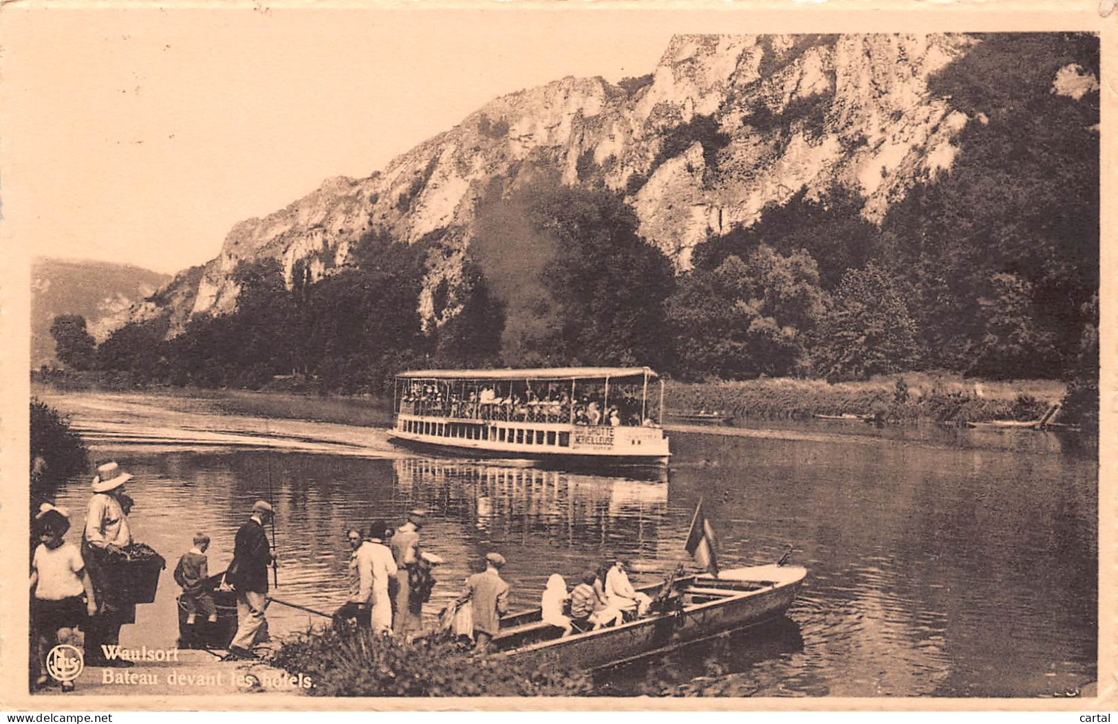 WAULSORT - Bateau Devant Les Hôtels. - Hastière