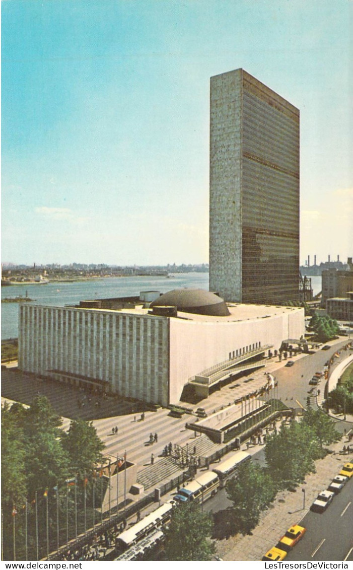 ETATS-UNIS - NEW YORK -United Nations Headquarters - Majestically Rising Above The East River  - Carte Postale Ancienne - Other & Unclassified