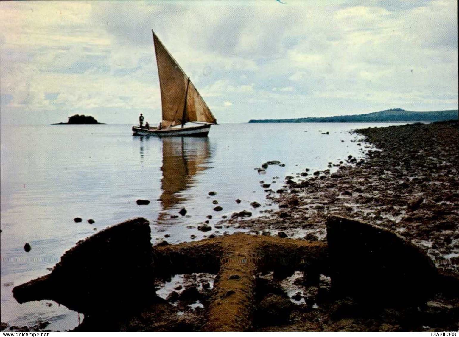 DZAOUDZI    ( COMORES )     LA COTE A MAREE BASSE - Comoren