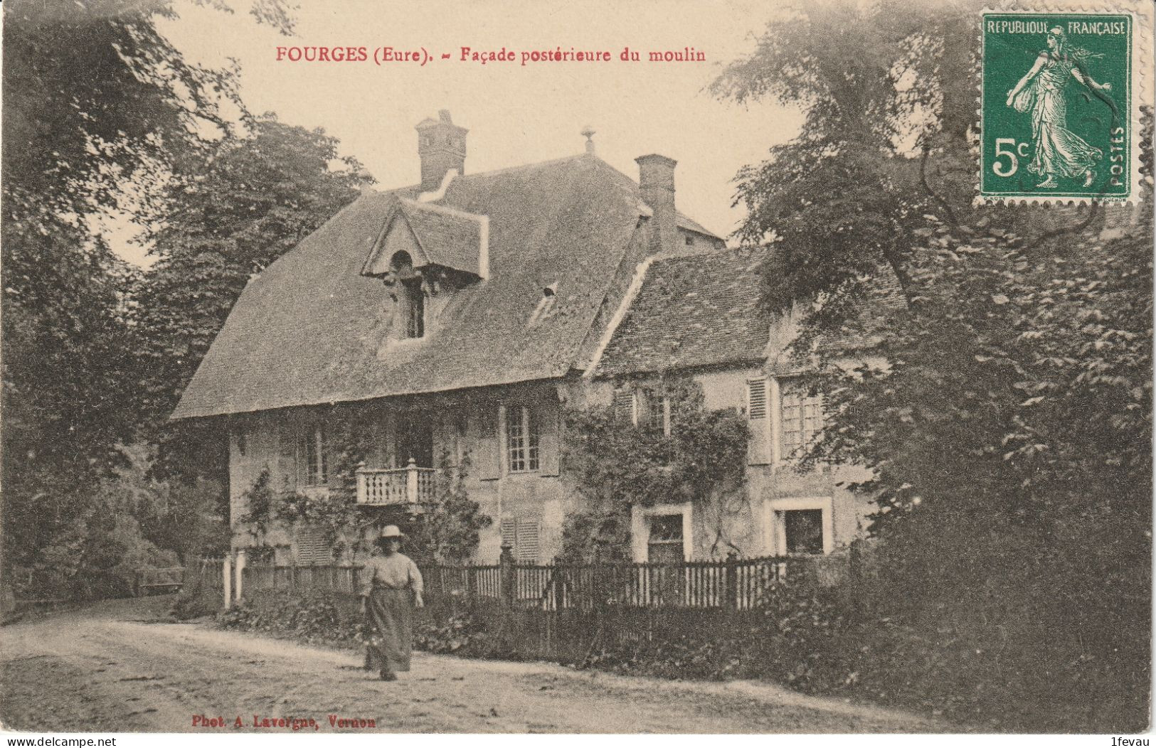 CPA (27 Eure)  Fourges Façade Postérieure Du Moulin Animée - Fourges