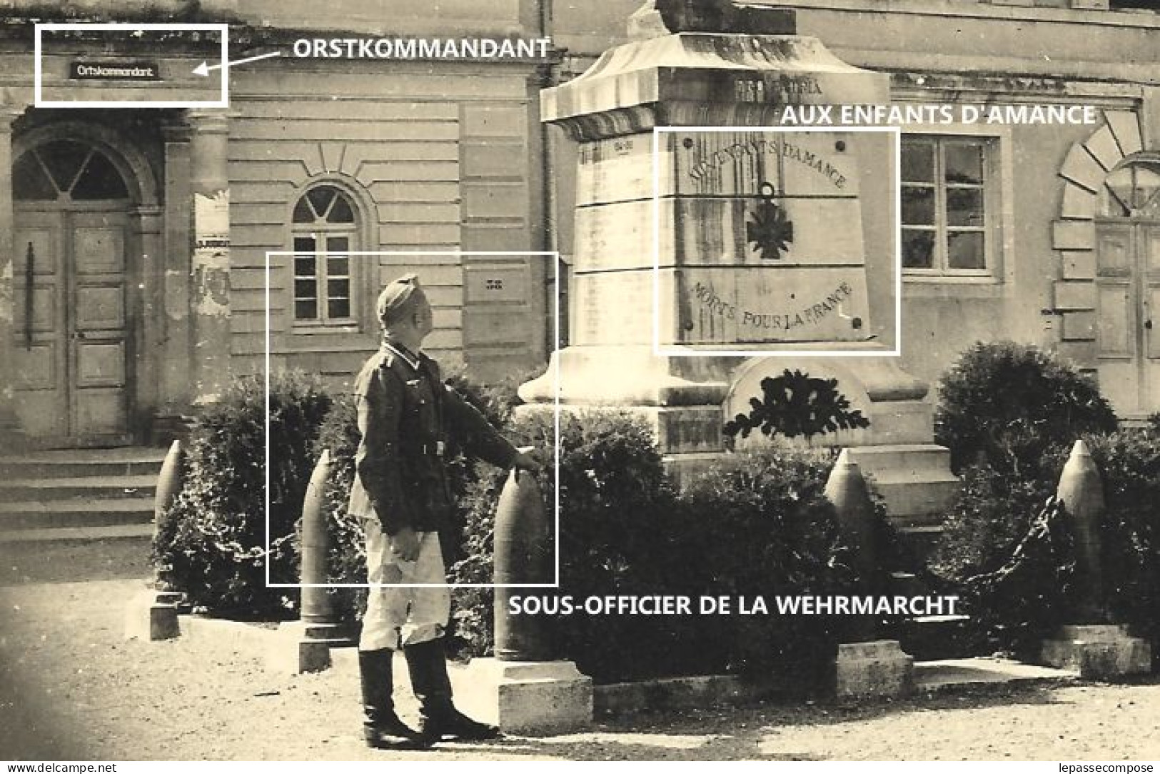 INEDIT AMANCE - MAIRIE ECOLE EST LA KOMMANDANTUR - UN SOUS-OFFICER ALLEMAND POSE DEVANT LE MONUMENT AUX MORTS VERS 1940 - Amance