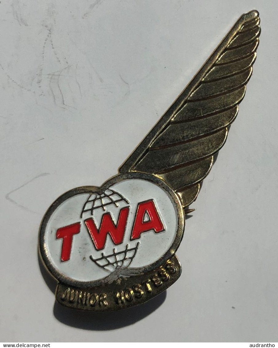 Insigne Vintage Broche Compagnie Aérienne TWA - Junior Hostess - Hôtesse De L'air - Personeelsbadges