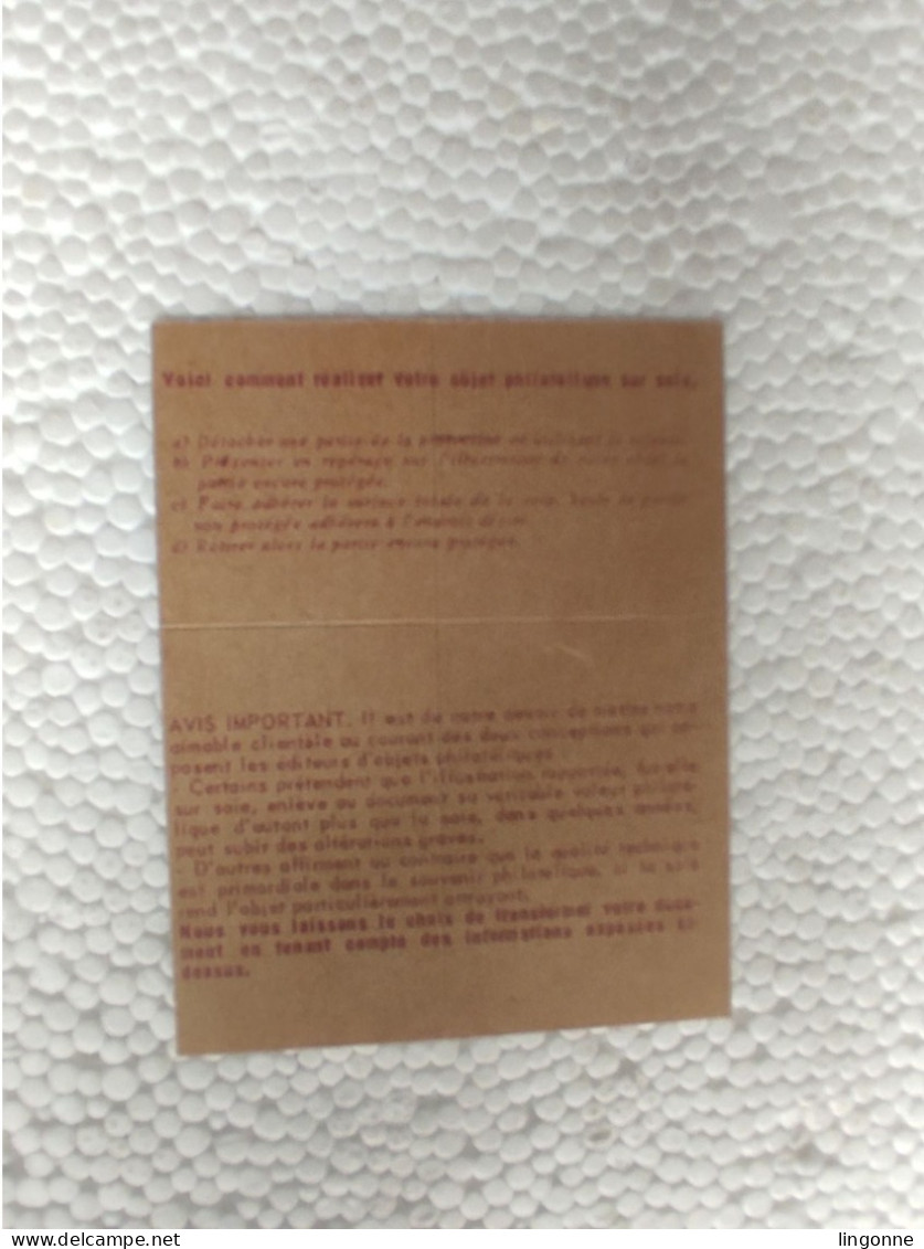 RARE OBJET PHILATELIQUE 1971 MARIANNE BEQUET  Timbre Sur SOIE D'enveloppe Premier Jour D'émission 7 X 5,5 Cm - Andere & Zonder Classificatie