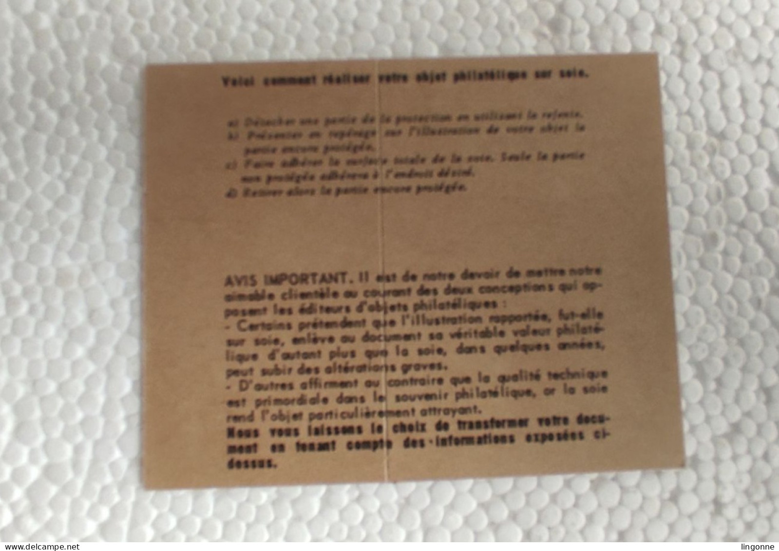 RARE OBJET PHILATELIQUE 1971 Cathédrale De Strasbourg  Timbre Sur SOIE D'enveloppe Premier Jour D'émission 7 X 5,5 Cm - Other & Unclassified