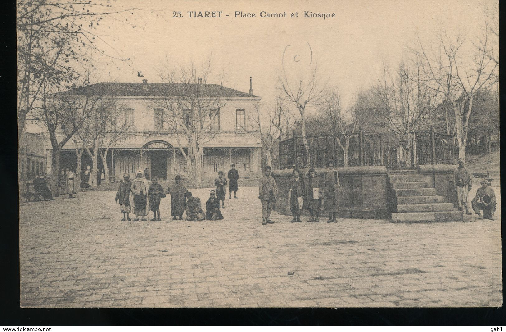 Algerie ---  Tiaret --- Place Carnot Et Kiosque - Tiaret