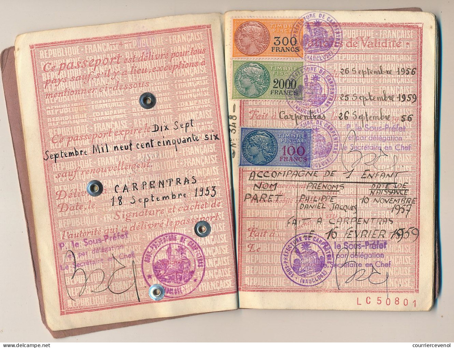 FRANCE - Passeport Délivré à CARPENTRAS, Années 50, Mère Enfant, Fiscaux 300F, 2000F, 100F + Nombreux Espagnols - Cheques & Traveler's Cheques