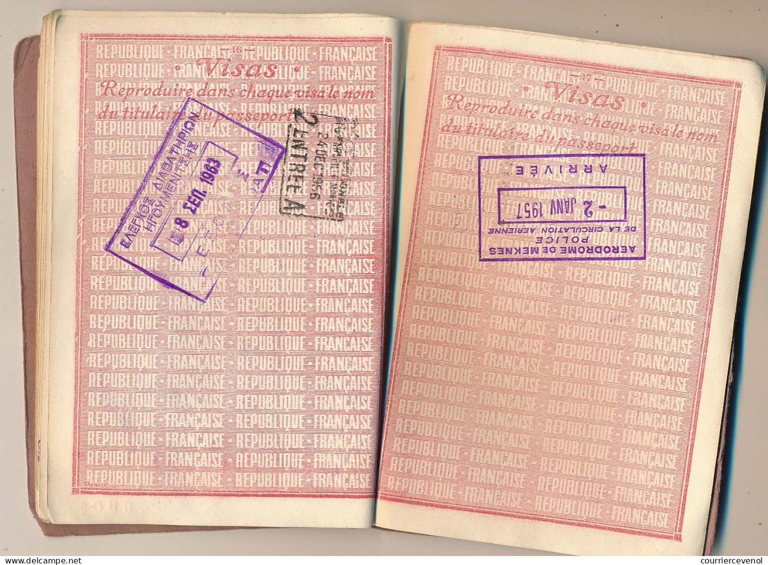 FRANCE - Passeport délivré à CARPENTRAS, années 50, mère enfant, Fiscaux 300F, 2000F, 100F + Nombreux espagnols