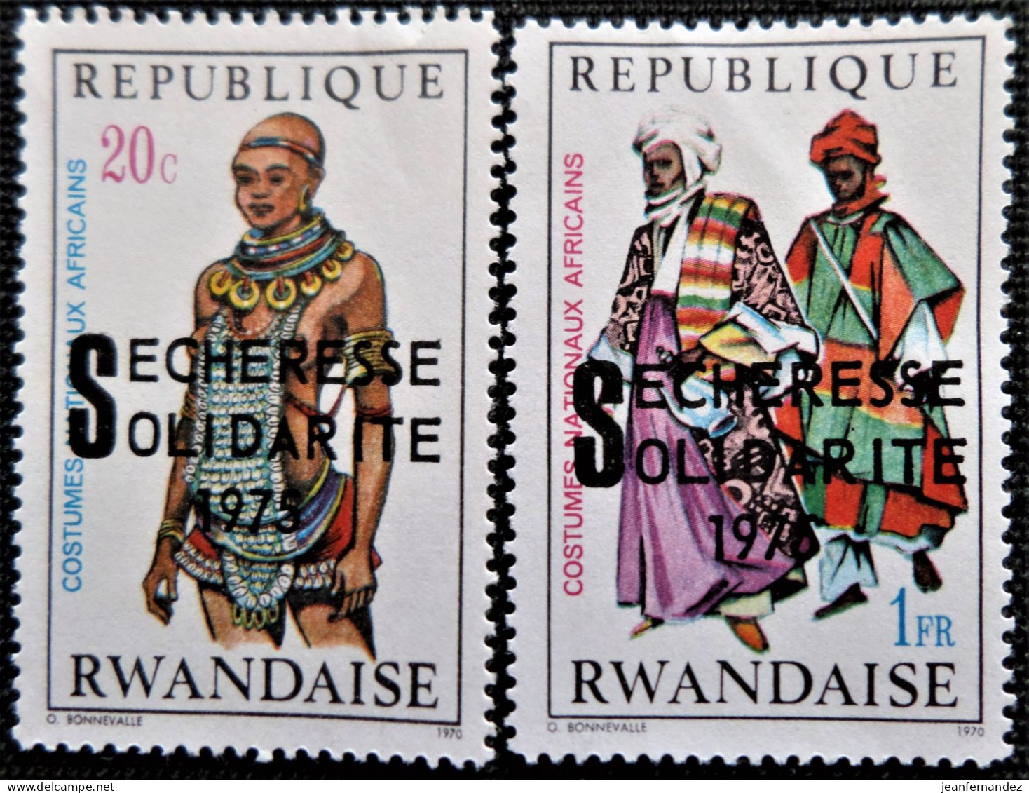 Rwanda 1975 Central African Drought  Stampworld N°  751 Et 754 - Gebruikt