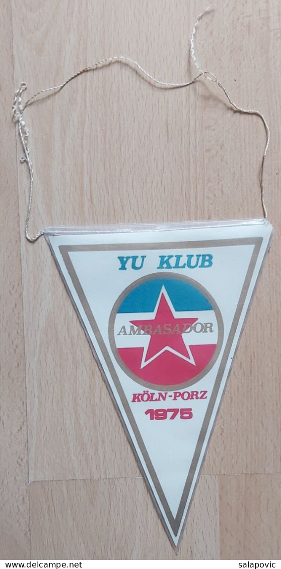 YU KLUB AMBASADOR KOLN - PORZ Germany  Football Club Football Fussball Futebol Soccer Calcio  PENNANT ZS 1 KUT - Habillement, Souvenirs & Autres